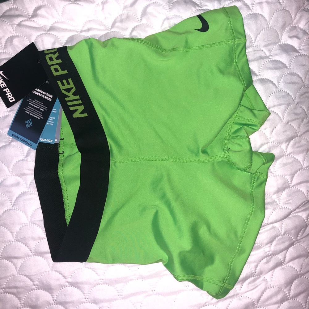 NWT Nike Pros